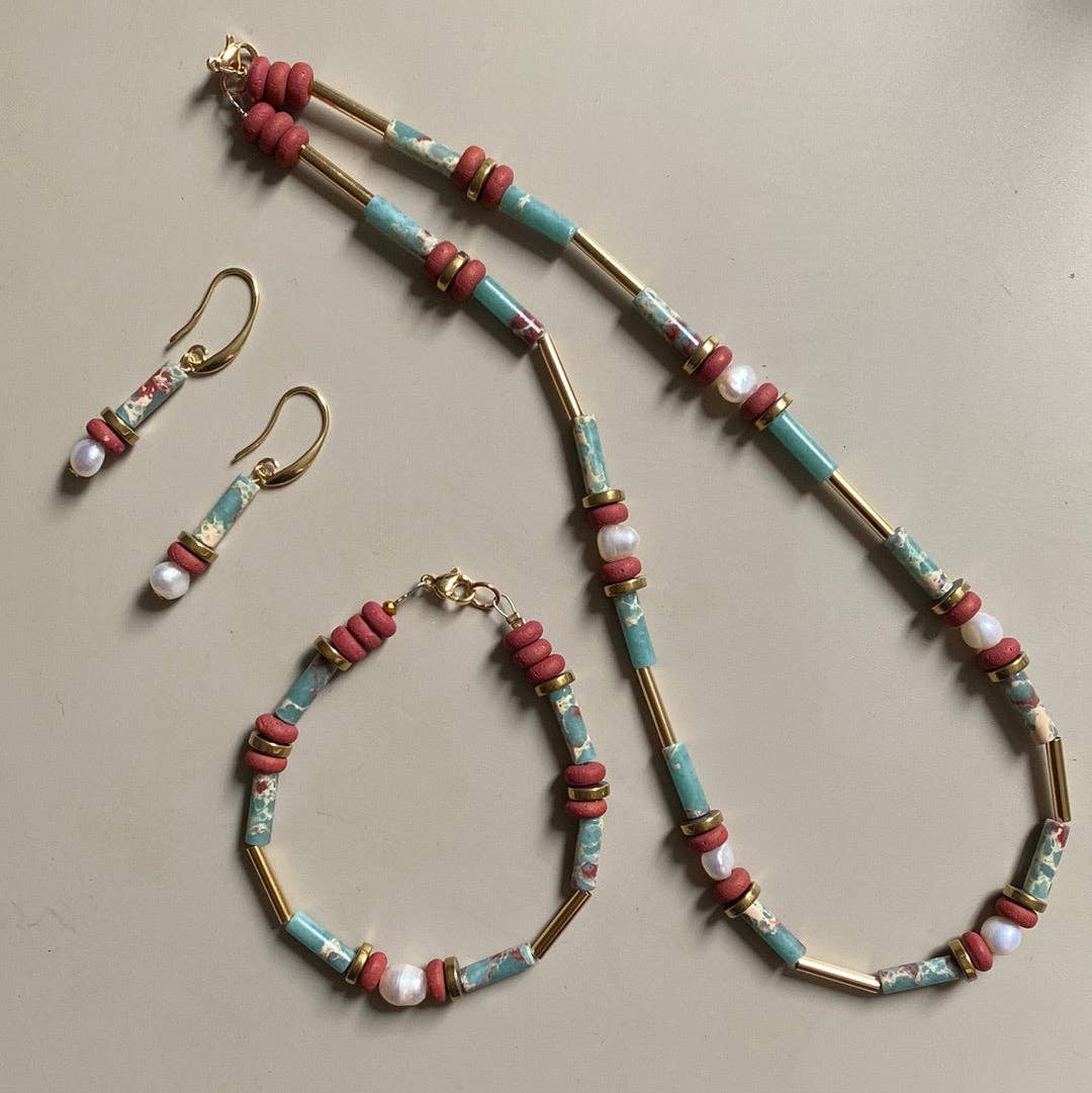 Gist - 7.5" Synthetic Shoushan Stone, Fresh water Pearls, Clay and Gold Plated Hematite Bracelet MRLB07