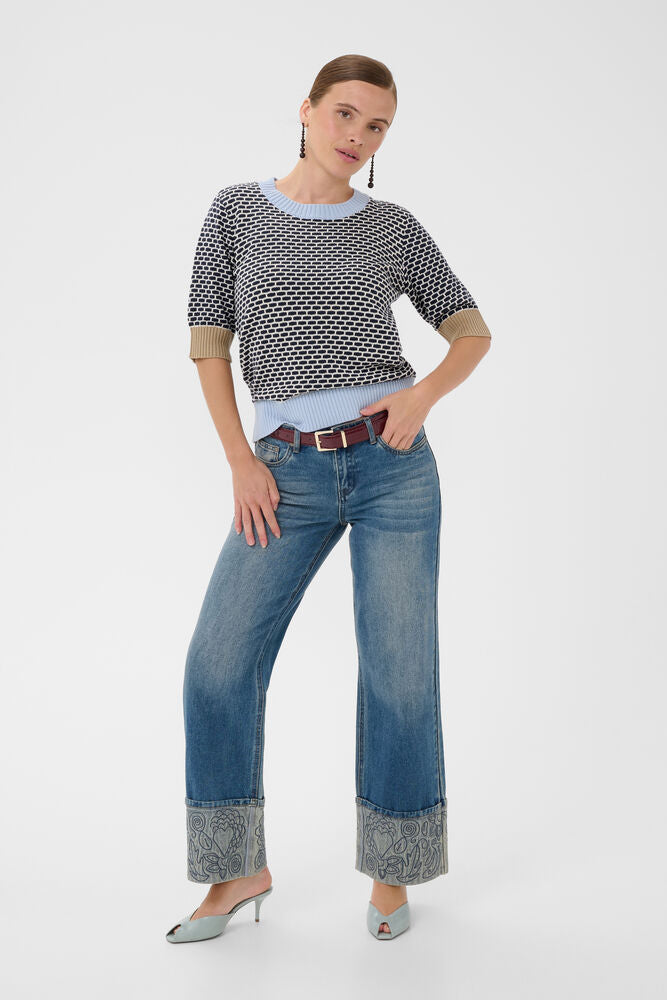 Culture Crona Pullover