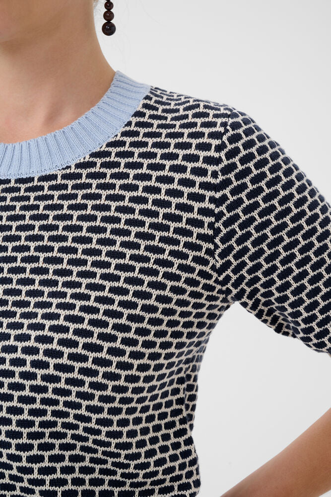 Culture Crona Pullover