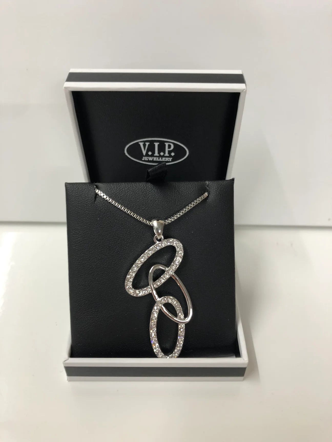 VIP - Gina Interlocked Oval Necklace