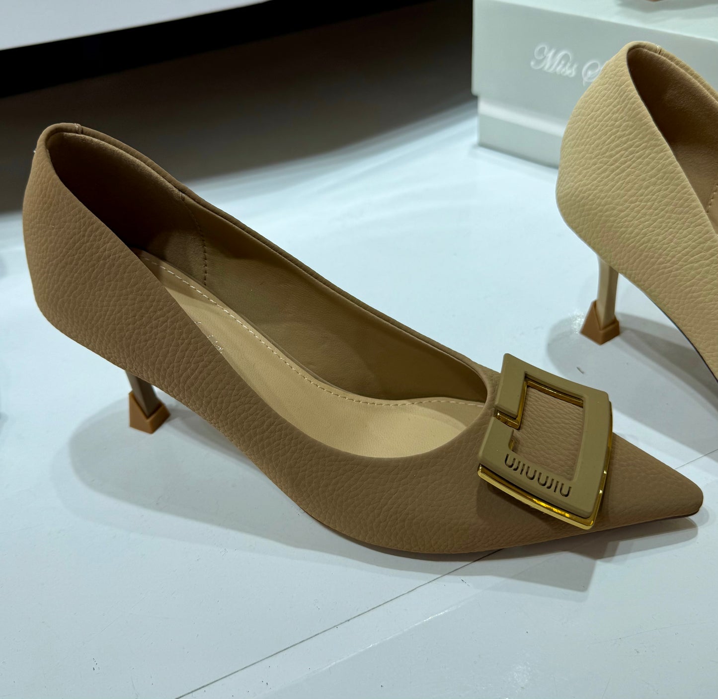 Roma Classic Court Shoe